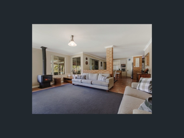 321 Wattleup Rd Sitting and Dining Room